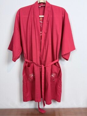 Vintage Short Red Kimono-Style Embroidered Pagoda Robe L